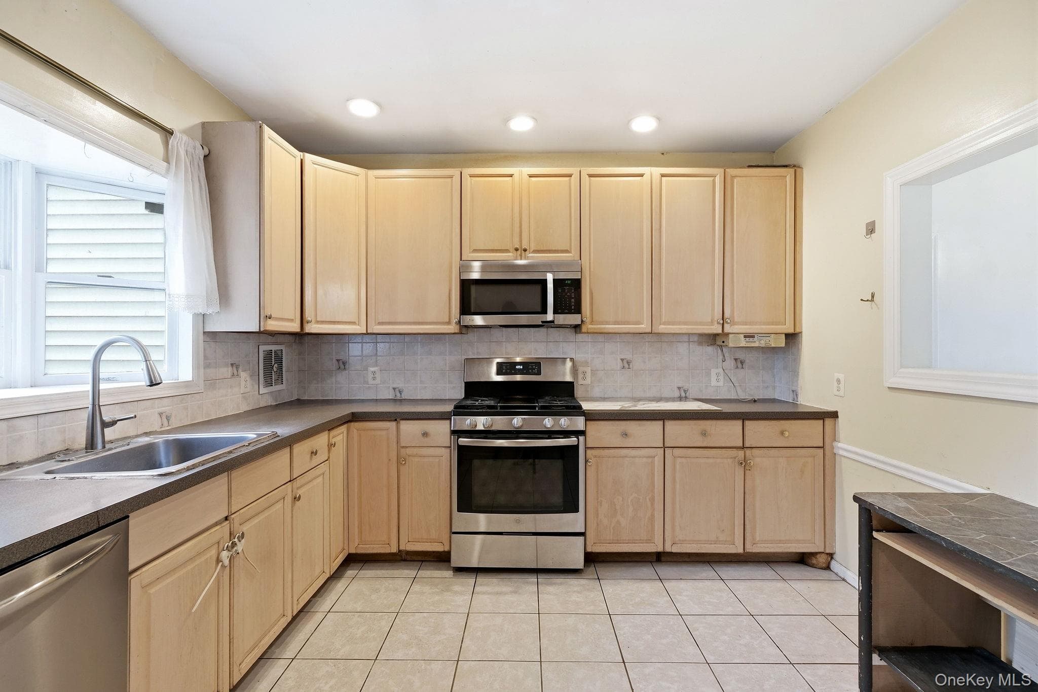 105 N Corona Avenue thumbnail 18
