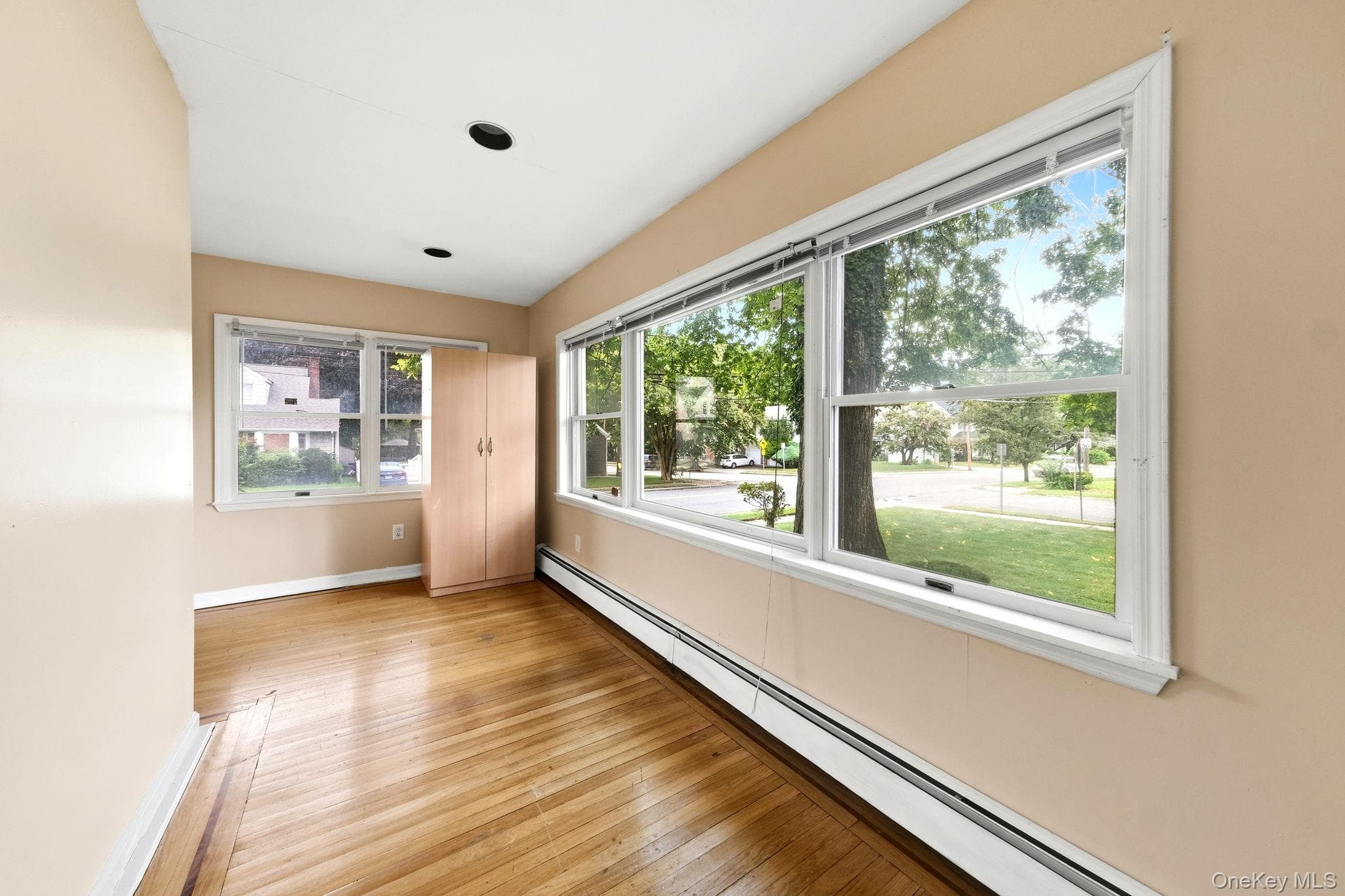 105 N Corona Avenue thumbnail 7