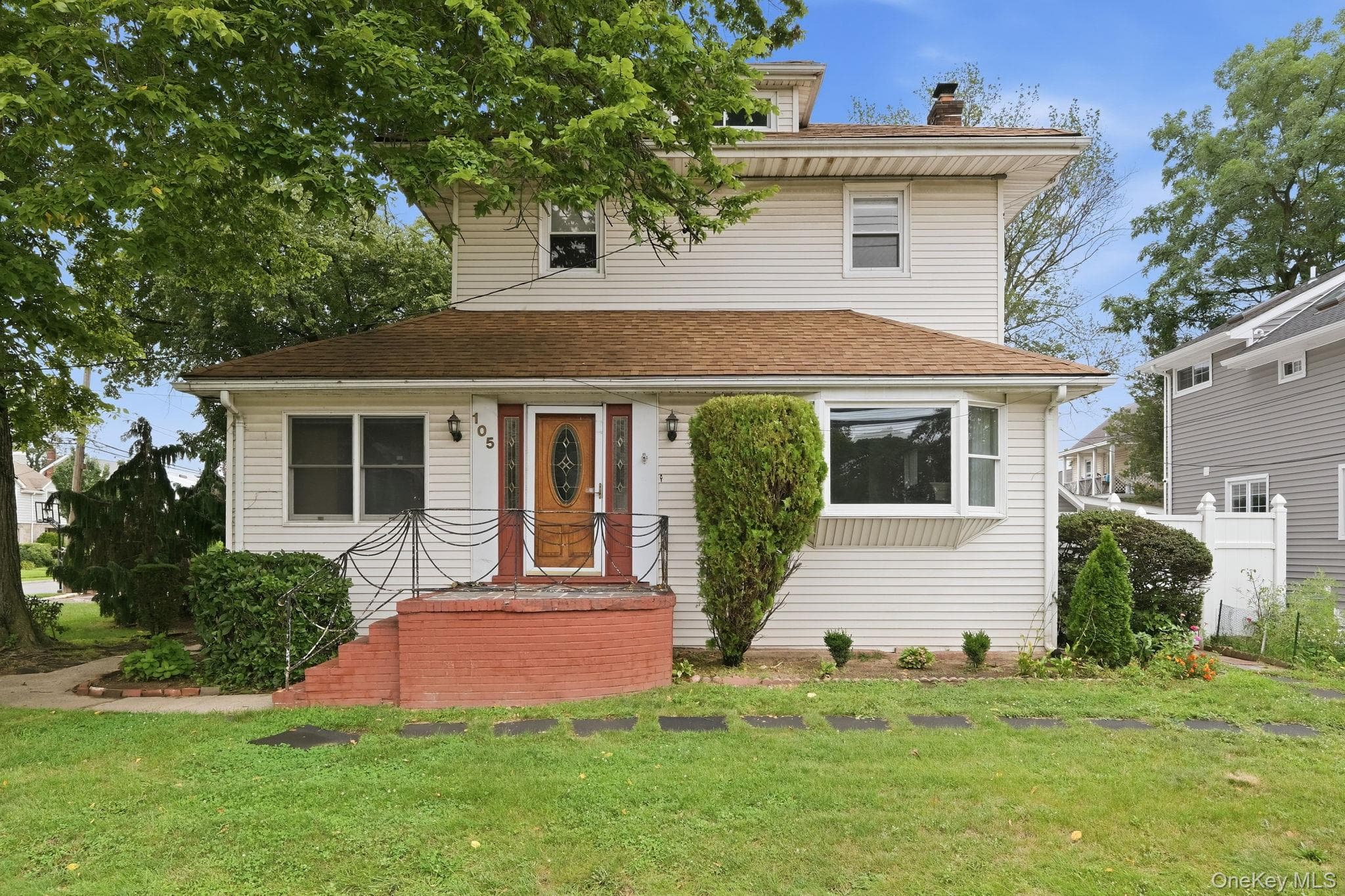 105 N Corona Avenue thumbnail 2