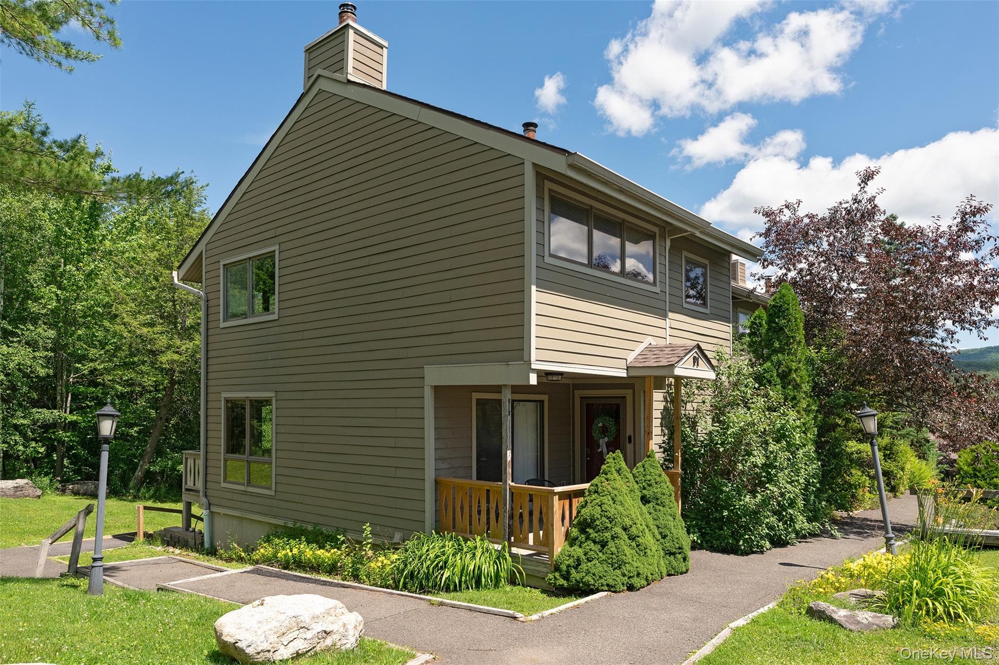 56 Highlands Drive Unit: F1, Hunter