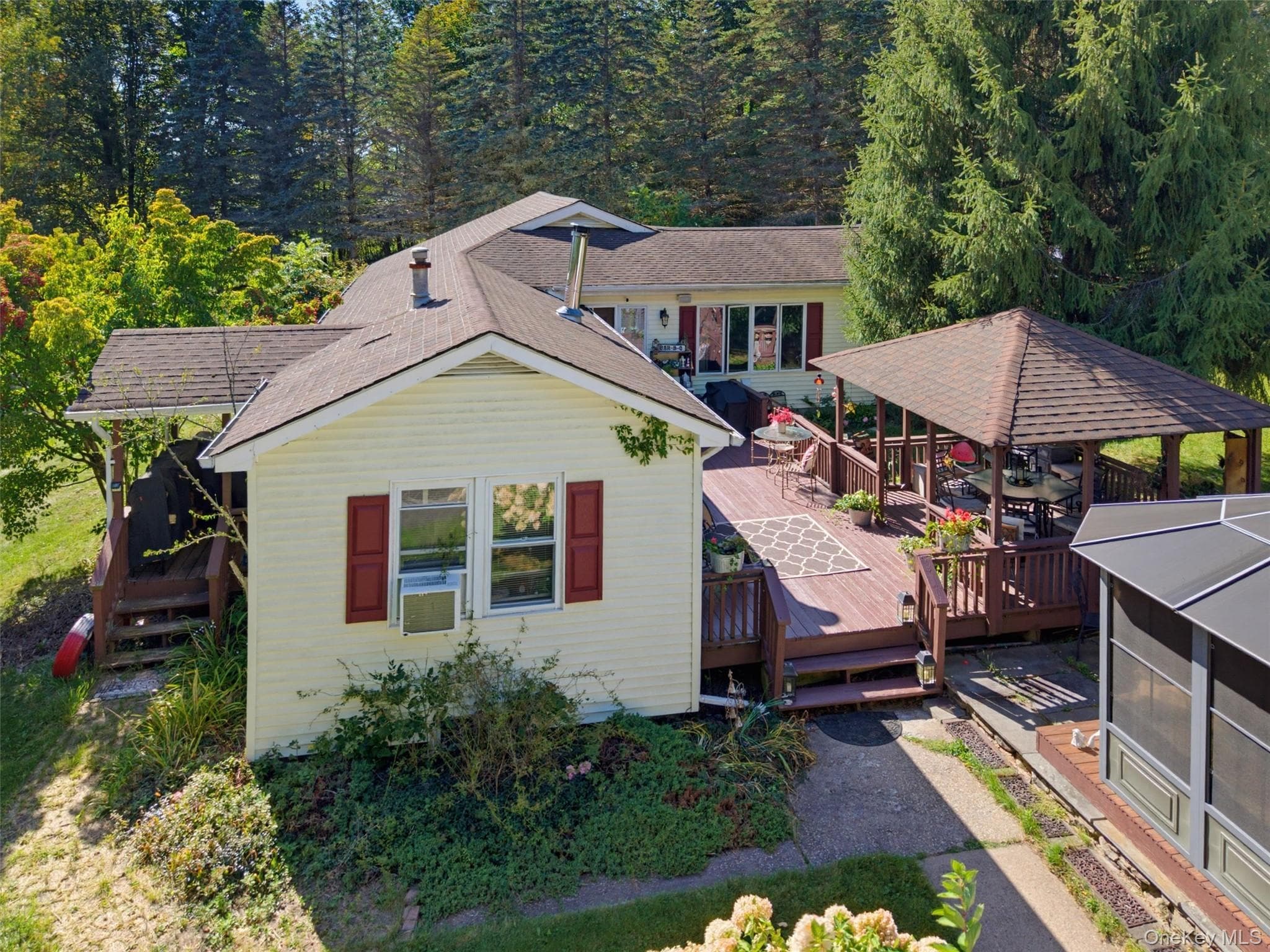 1758 Ulster Heights Road photo 1