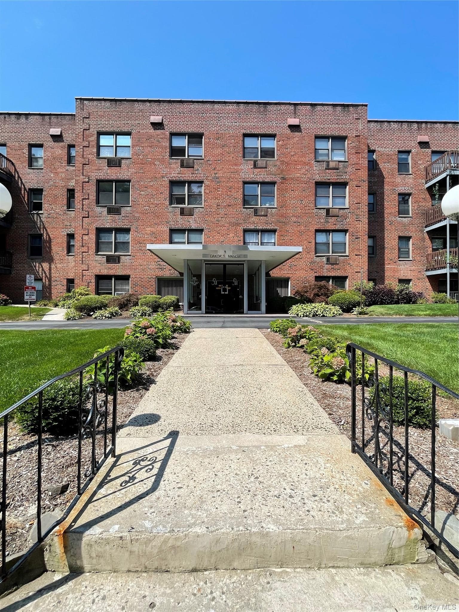 5 Oakdale Manor Unit: B18 thumbnail 2
