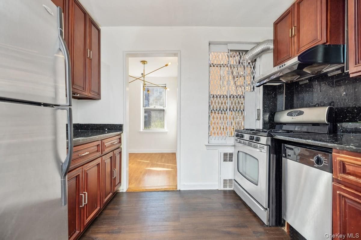 67-10 108th Street Unit: 4A, Forest Hills