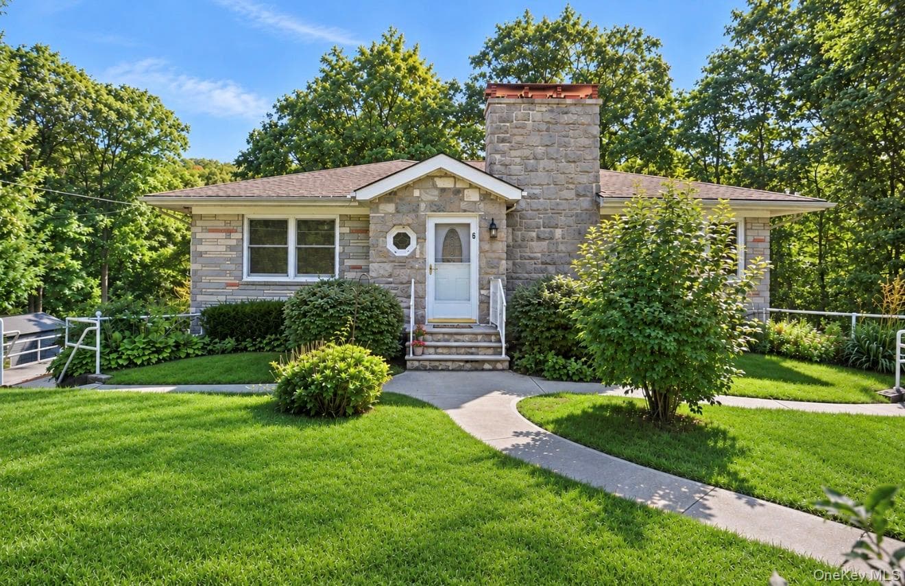 6 Arbutus Street, Putnam Valley