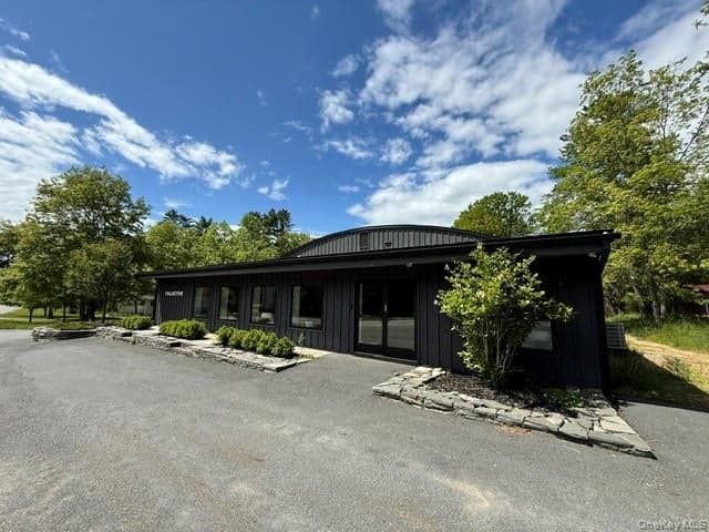 6 Beaver Brook Road thumbnail 2