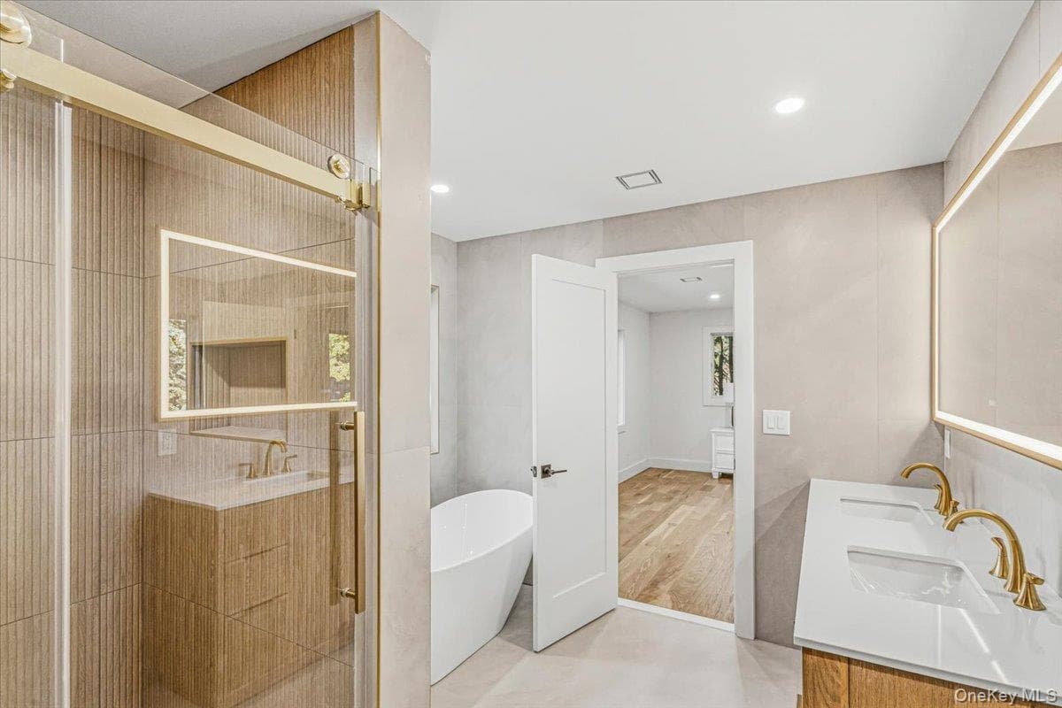 448 Coolidge Street thumbnail 37