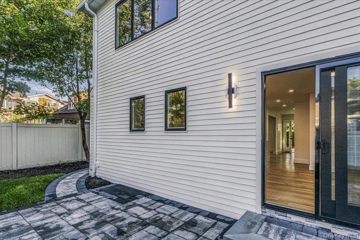 448 Coolidge Street thumbnail 42