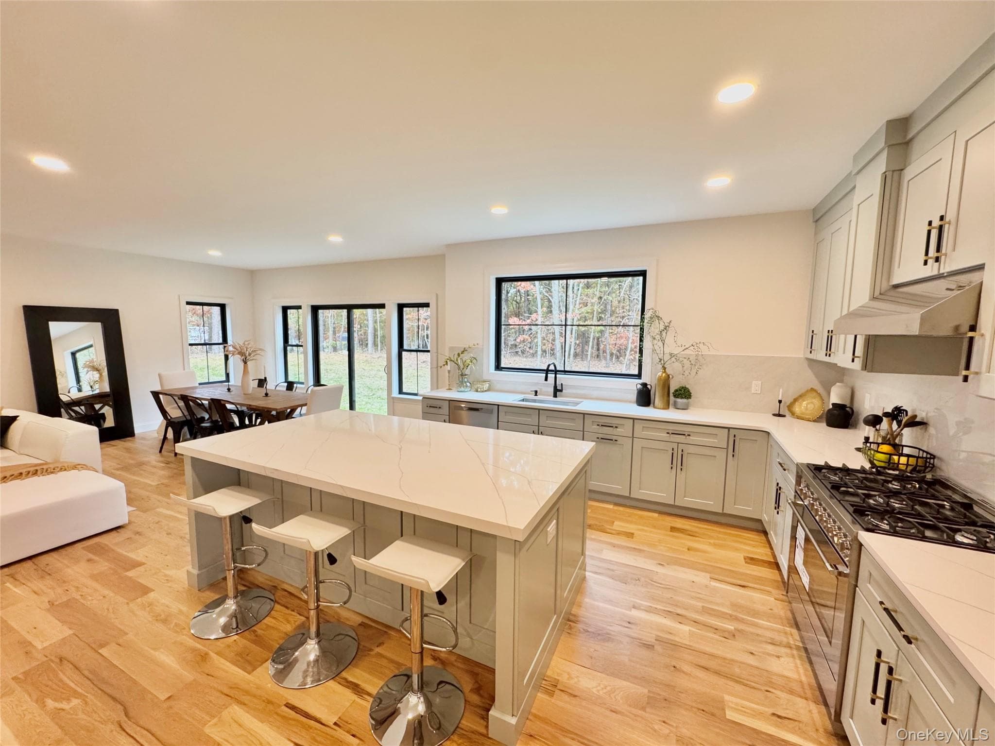 18 Dayton Avenue thumbnail 15