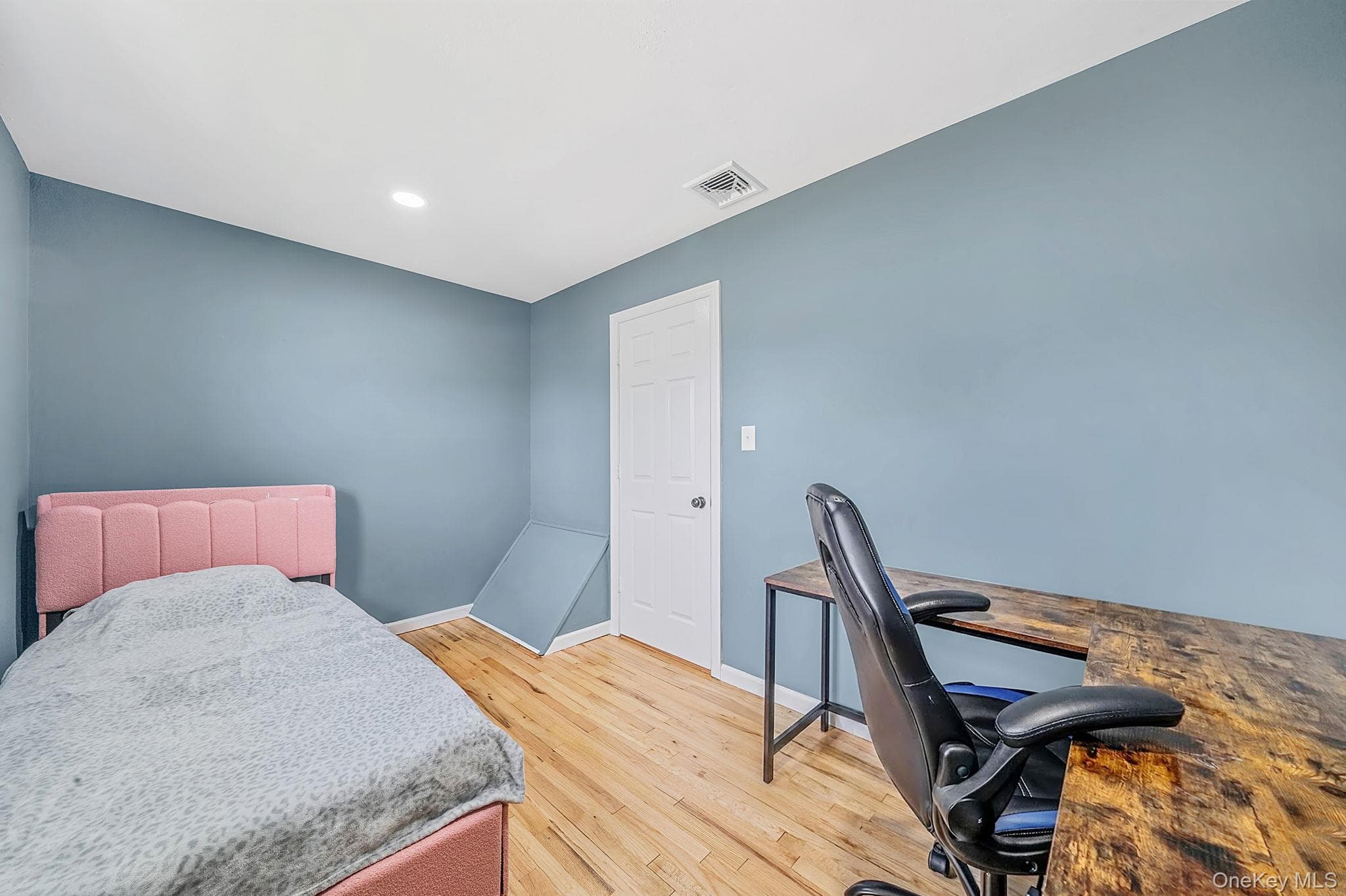 95 Colonial Drive thumbnail 23