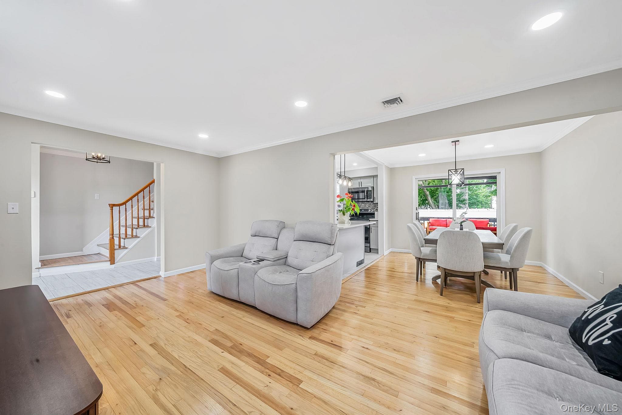 95 Colonial Drive thumbnail 6