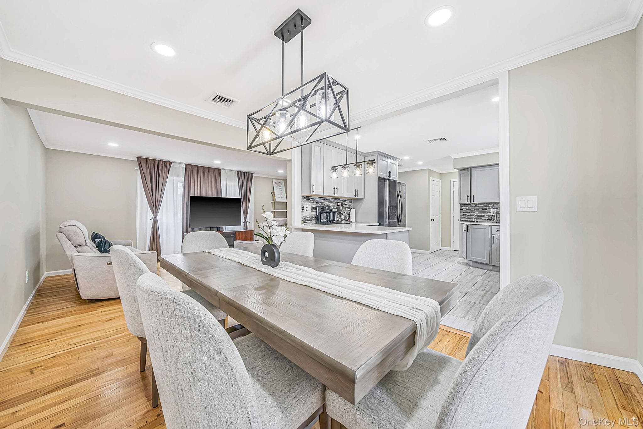 95 Colonial Drive thumbnail 9