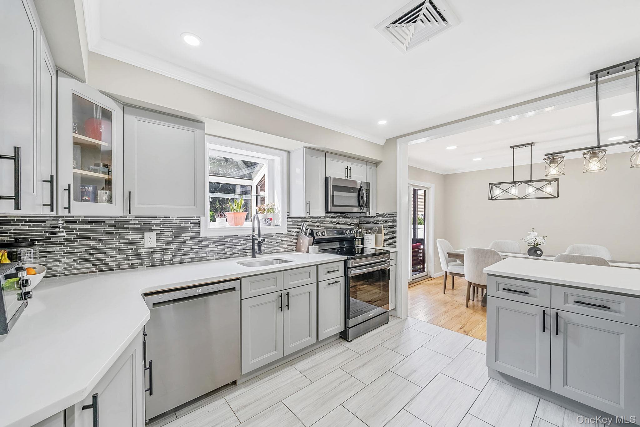 95 Colonial Drive thumbnail 14