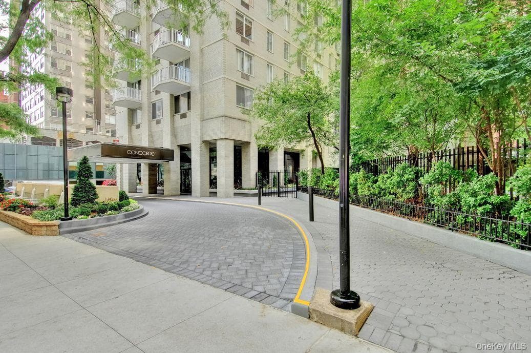 220 E 65th Street Unit: 11C thumbnail 14