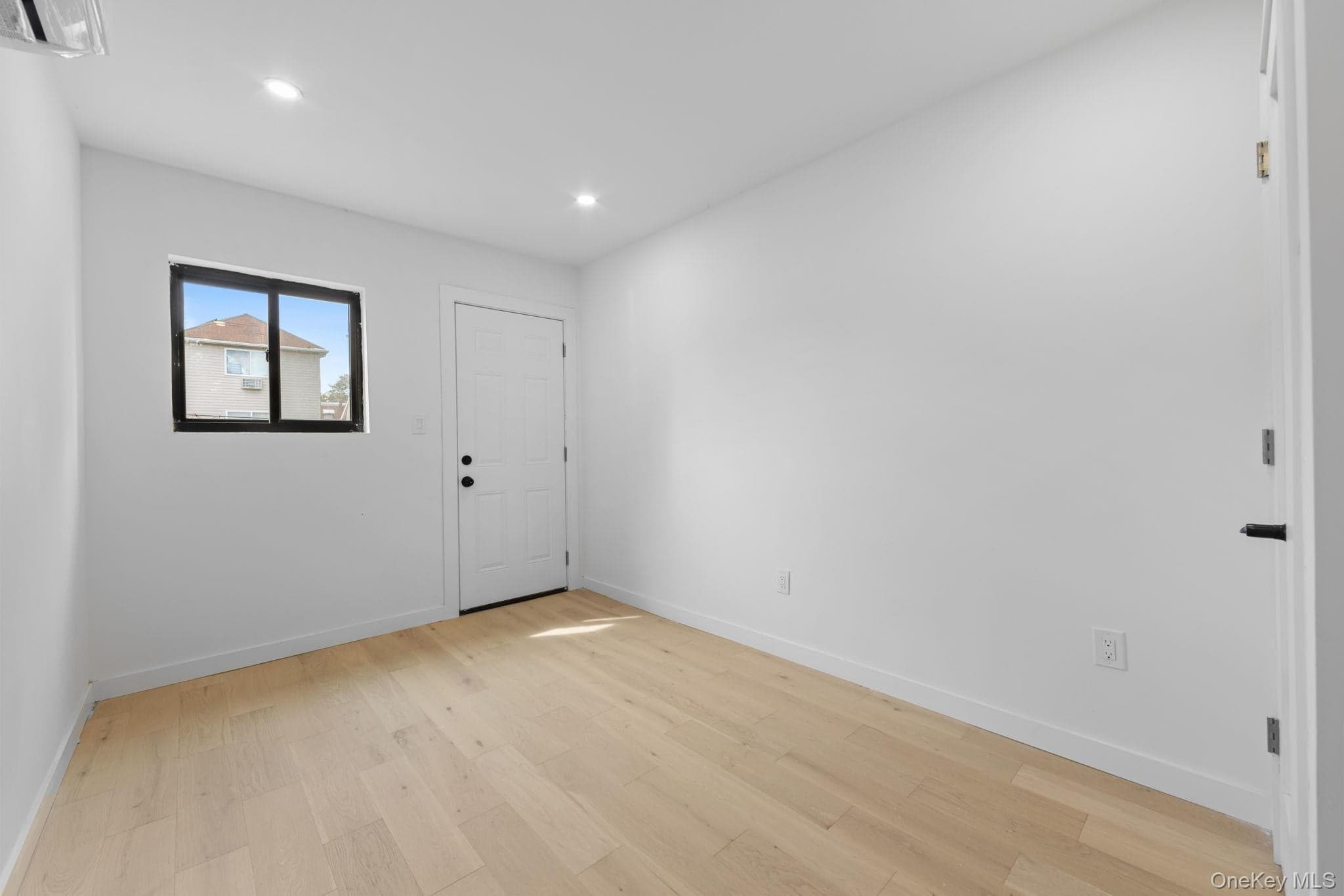 443 Effingham Avenue thumbnail 9