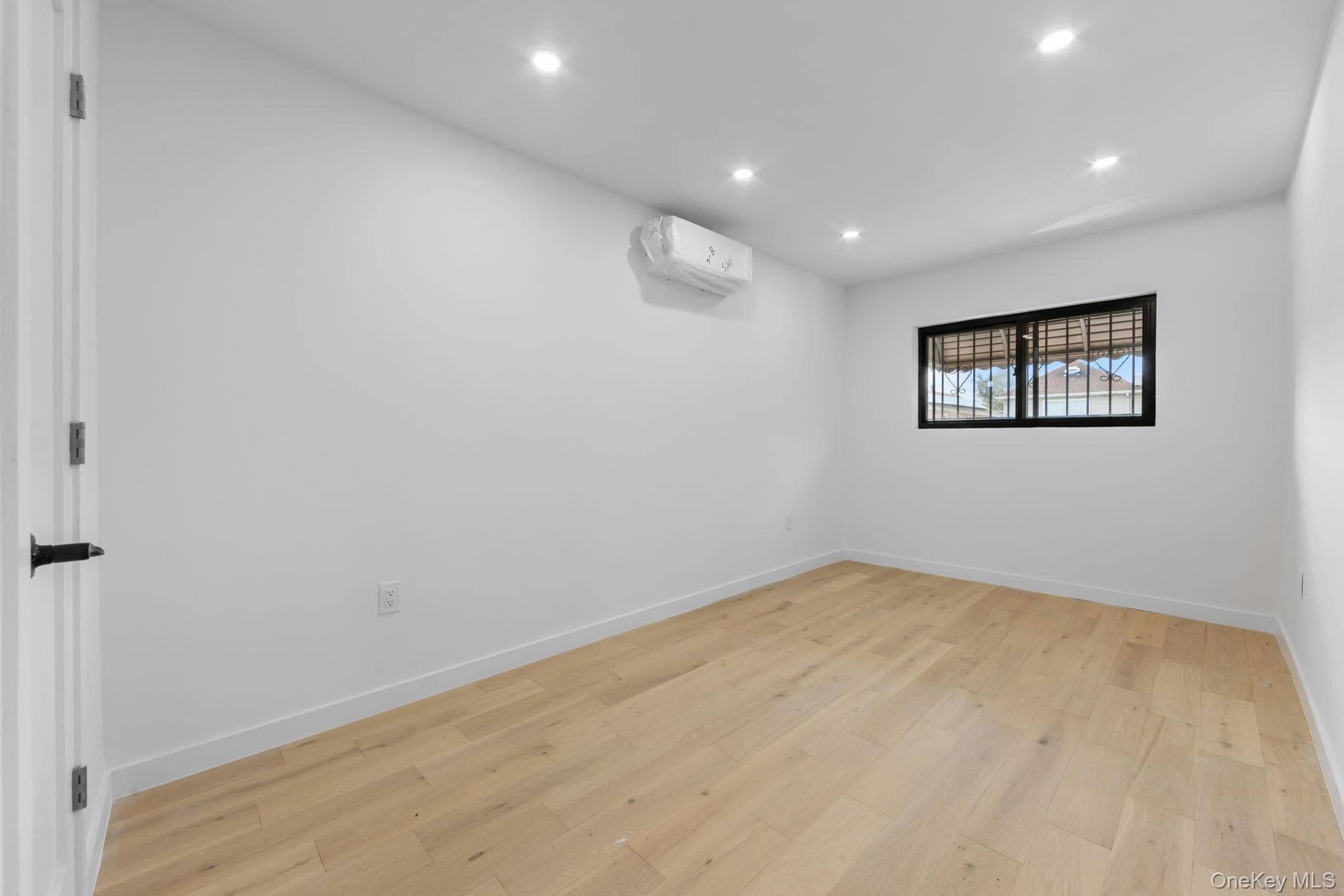 443 Effingham Avenue thumbnail 7