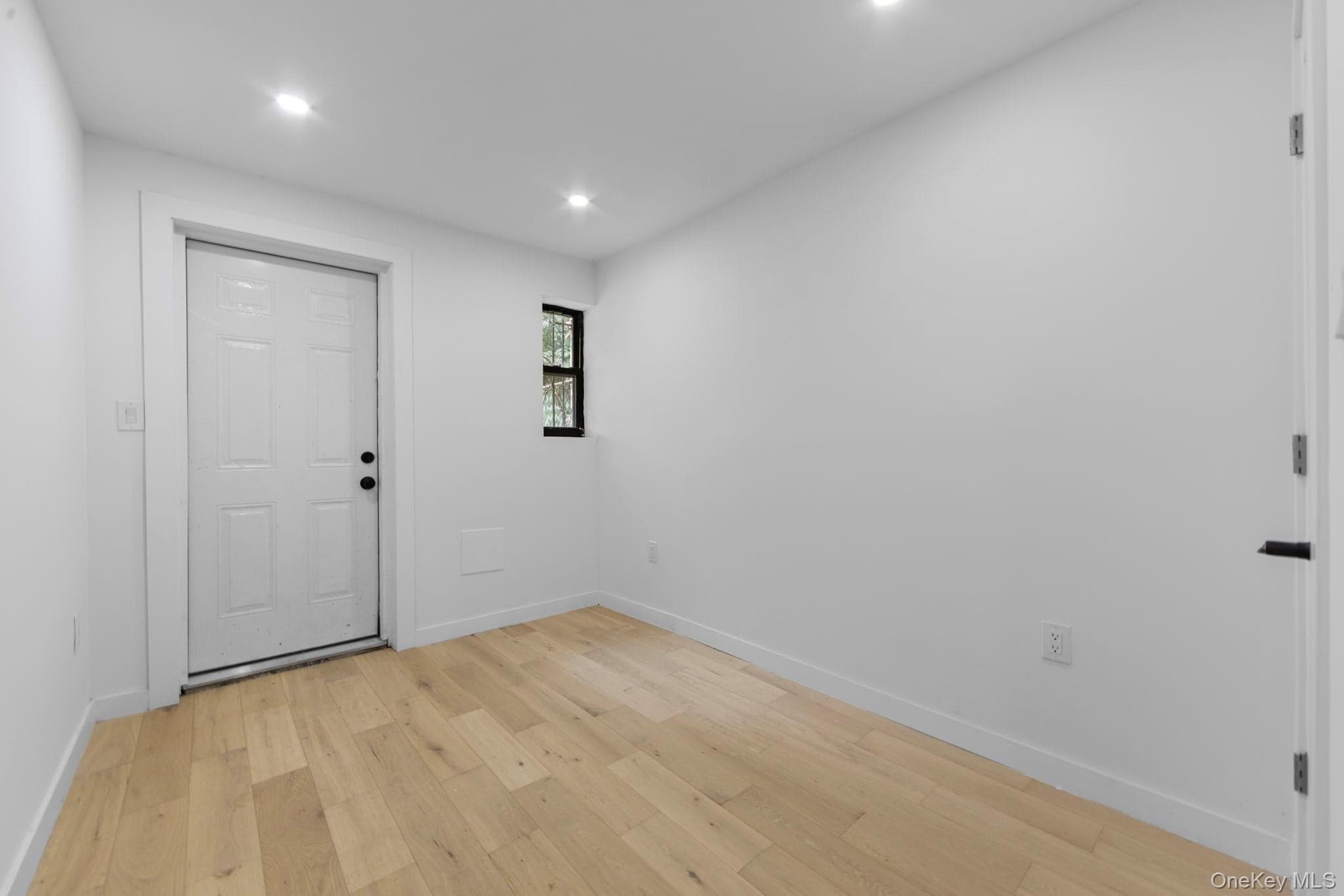 443 Effingham Avenue thumbnail 11