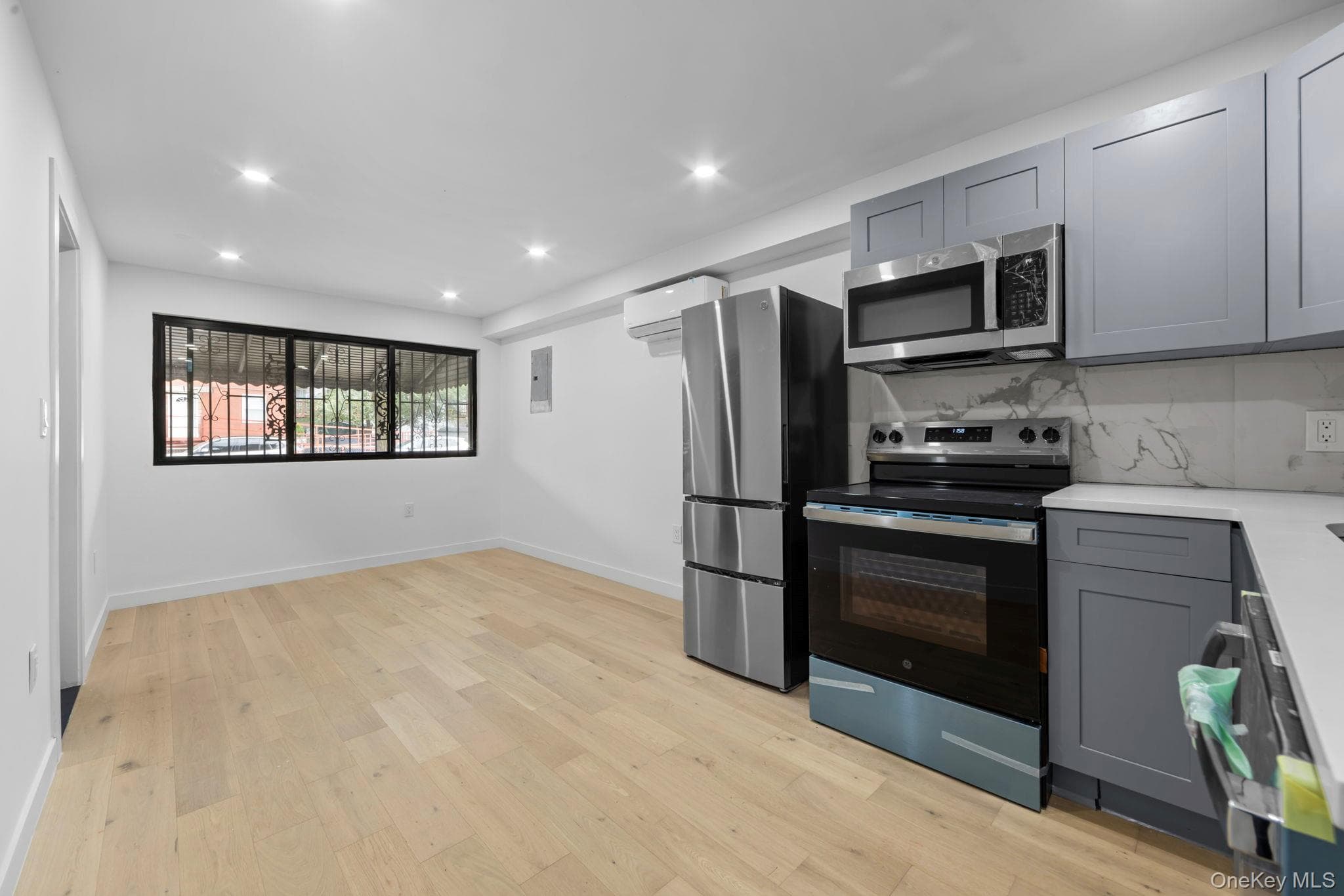 443 Effingham Avenue thumbnail 5