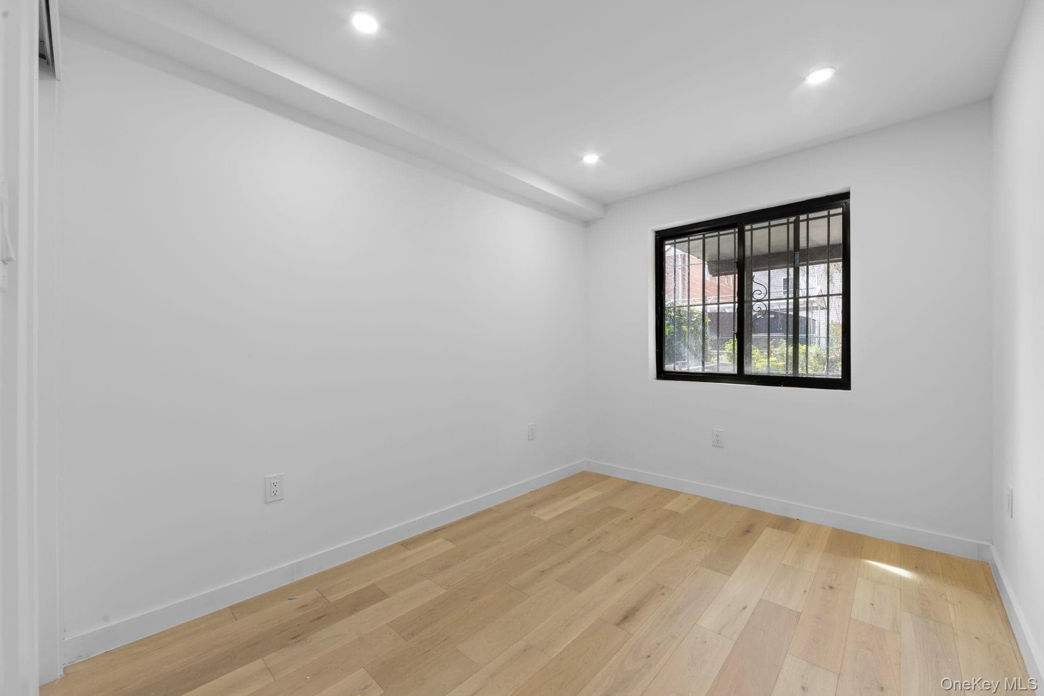 443 Effingham Avenue thumbnail 8
