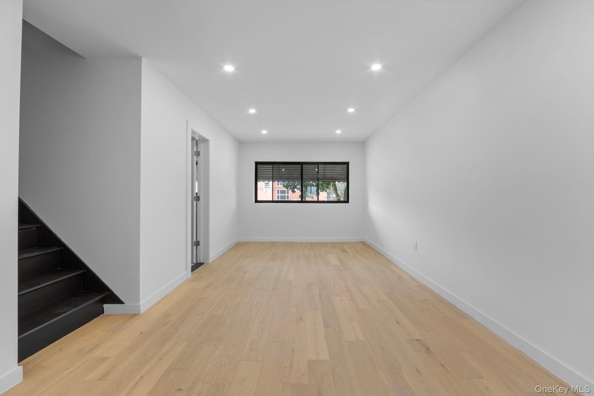 443 Effingham Avenue thumbnail 14