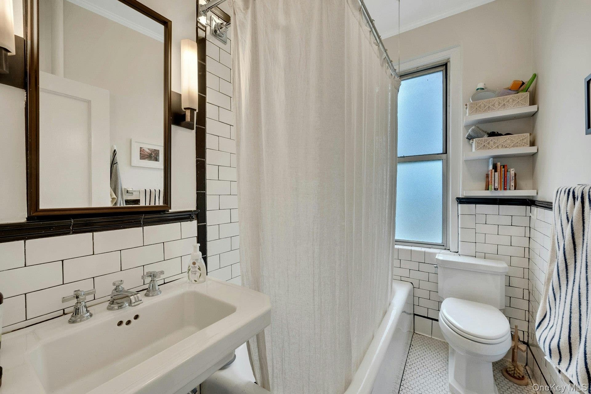 472 Gramatan Avenue Unit: A3 thumbnail 17