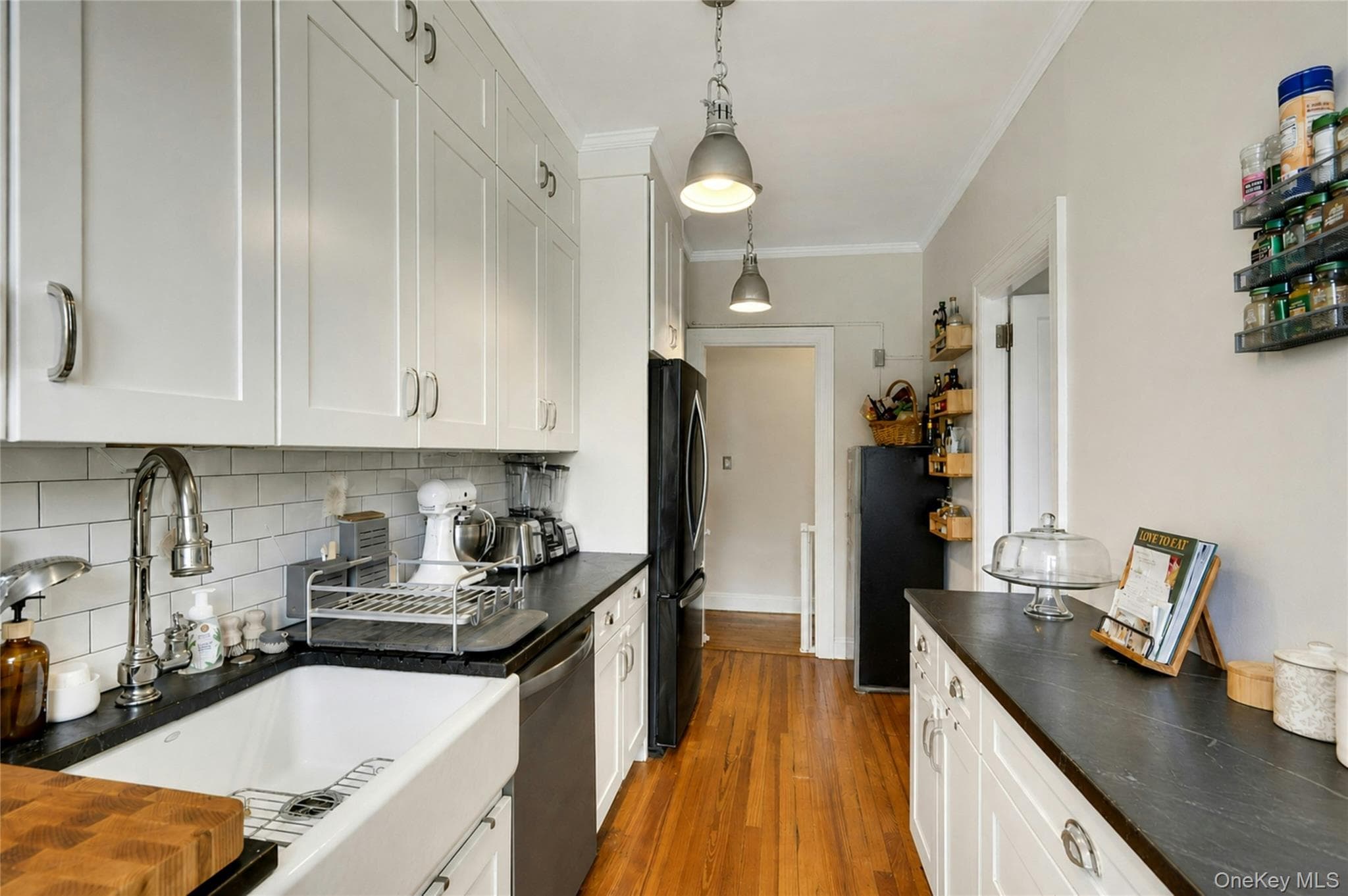 472 Gramatan Avenue Unit: A3 thumbnail 6