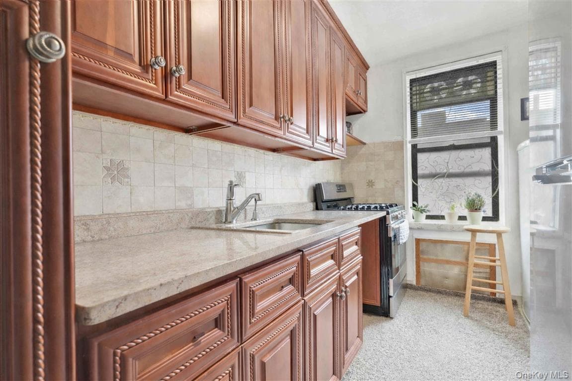 141-05 Pershing Crescent Unit: 516 thumbnail 13