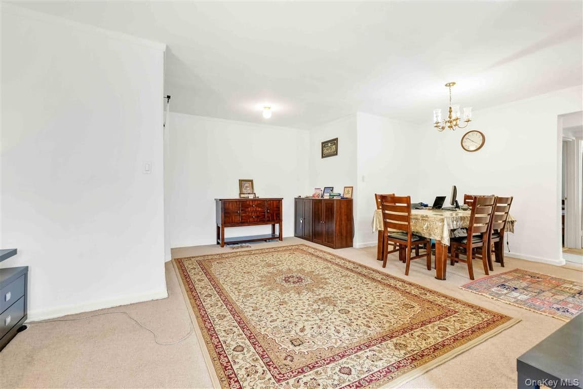 141-05 Pershing Crescent Unit: 516 thumbnail 11