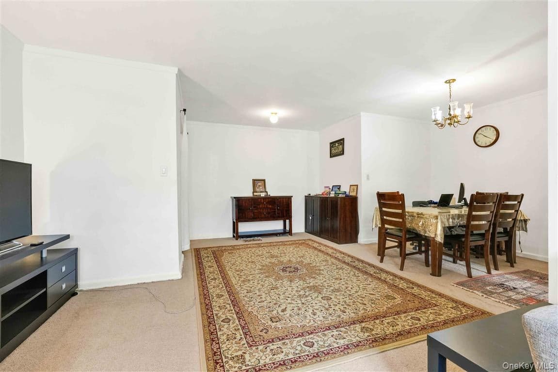 141-05 Pershing Crescent Unit: 516 thumbnail 10