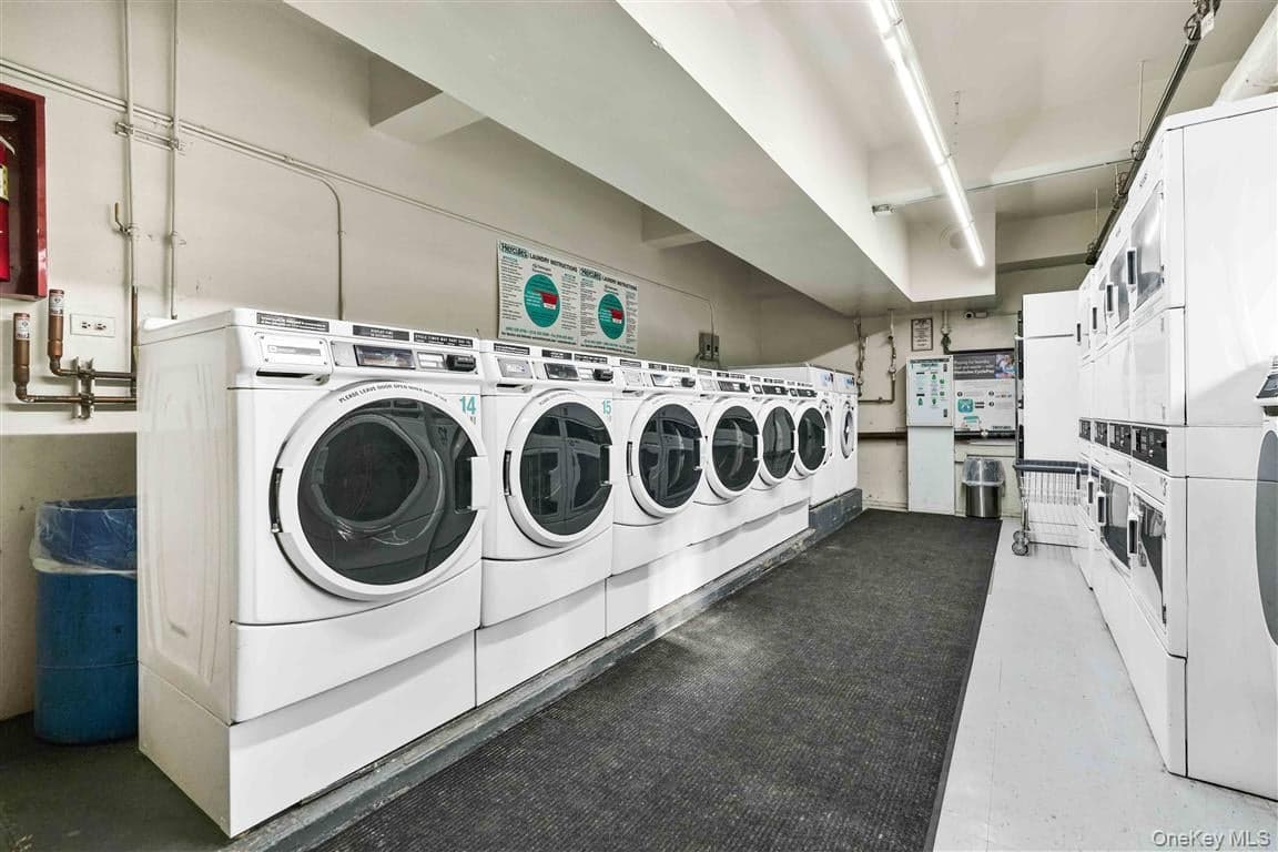 141-05 Pershing Crescent Unit: 516 thumbnail 26