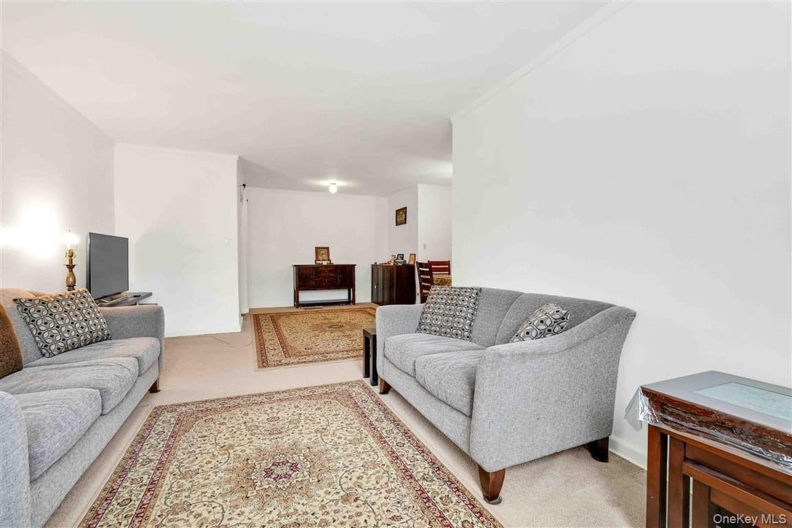 141-05 Pershing Crescent Unit: 516 thumbnail 5