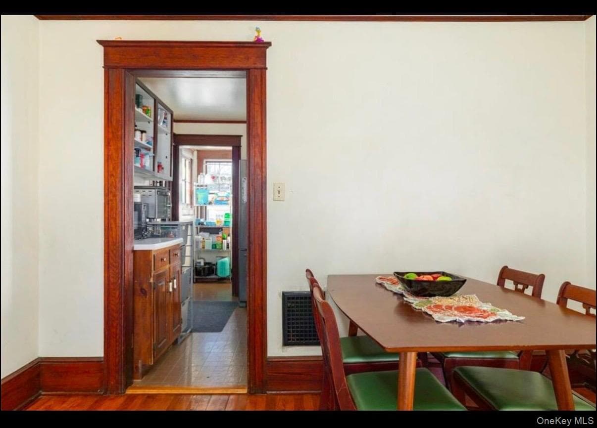 10 Oakwood Boulevard thumbnail 7