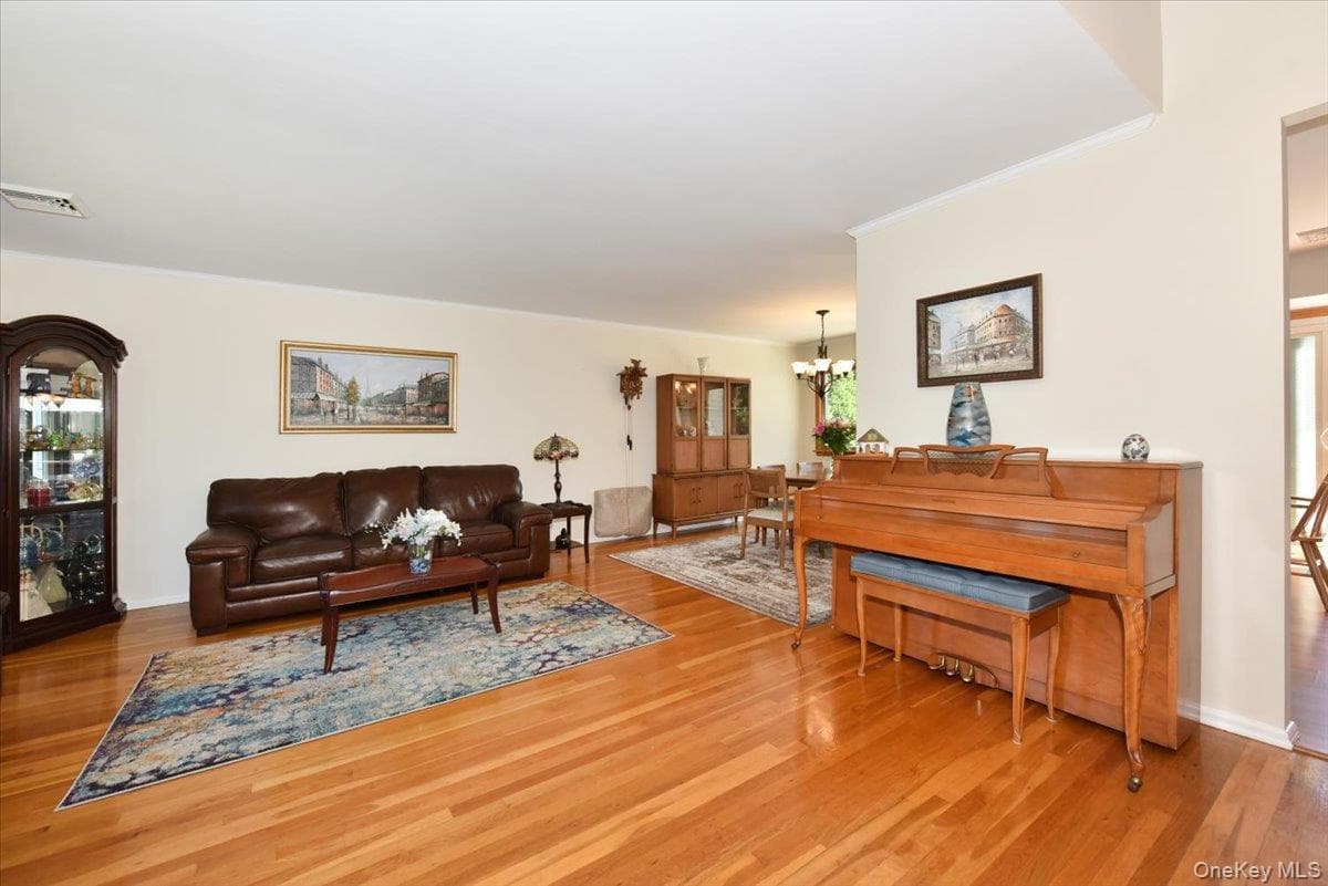 70 Glenwood Road thumbnail 6