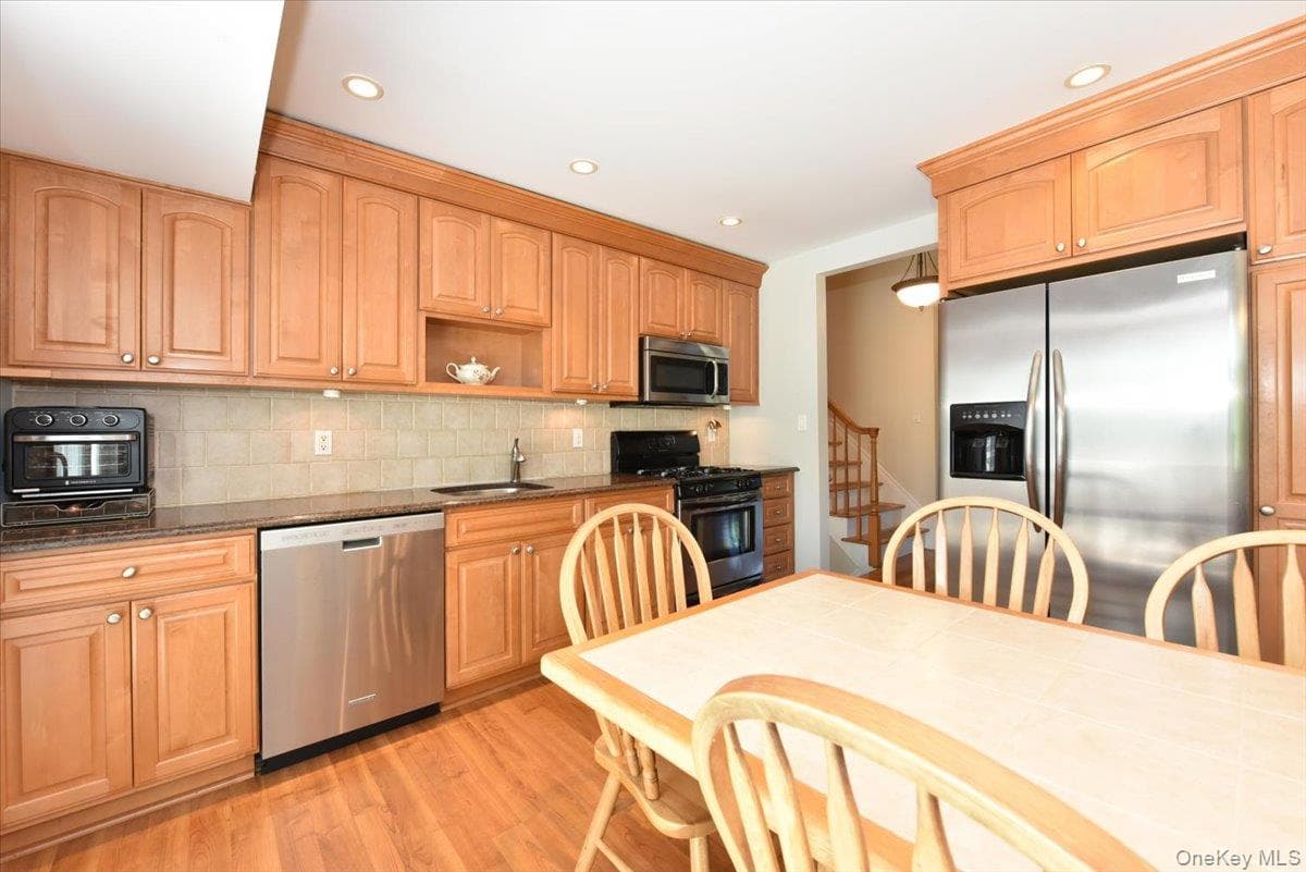 70 Glenwood Road thumbnail 15