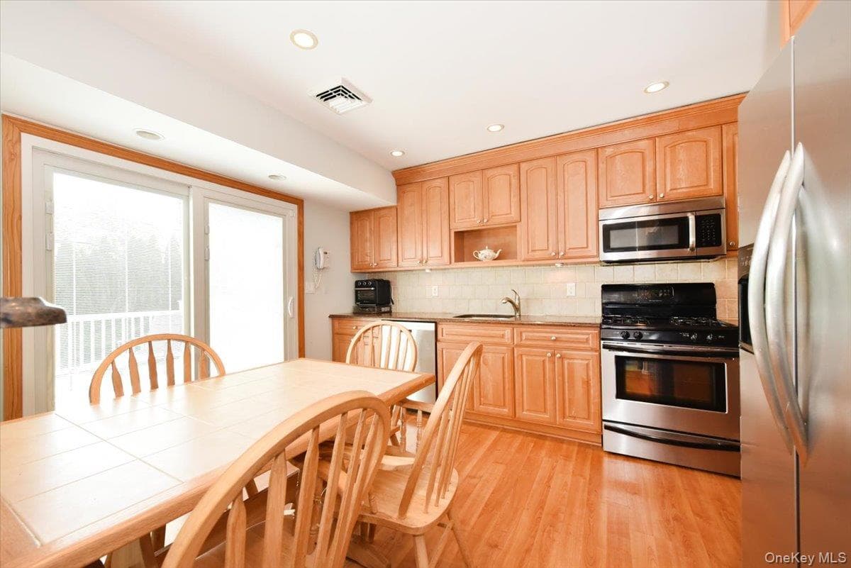 70 Glenwood Road thumbnail 14