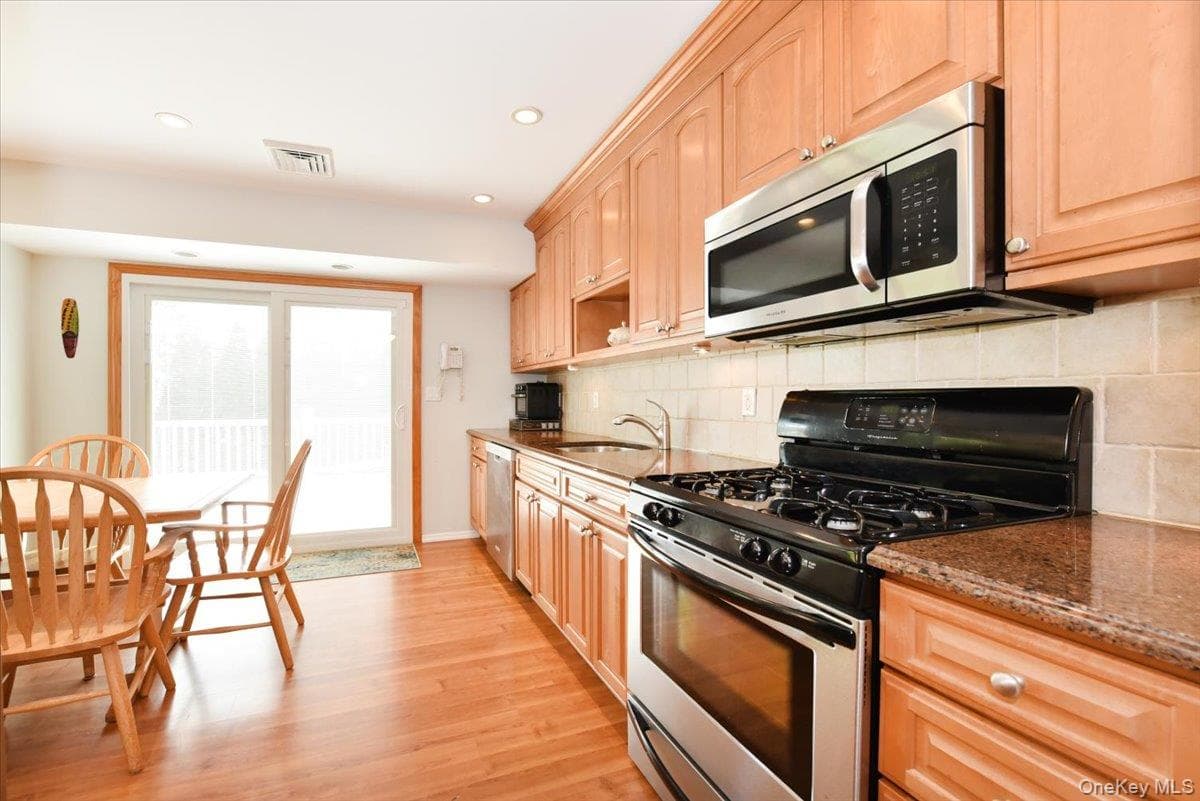 70 Glenwood Road thumbnail 13