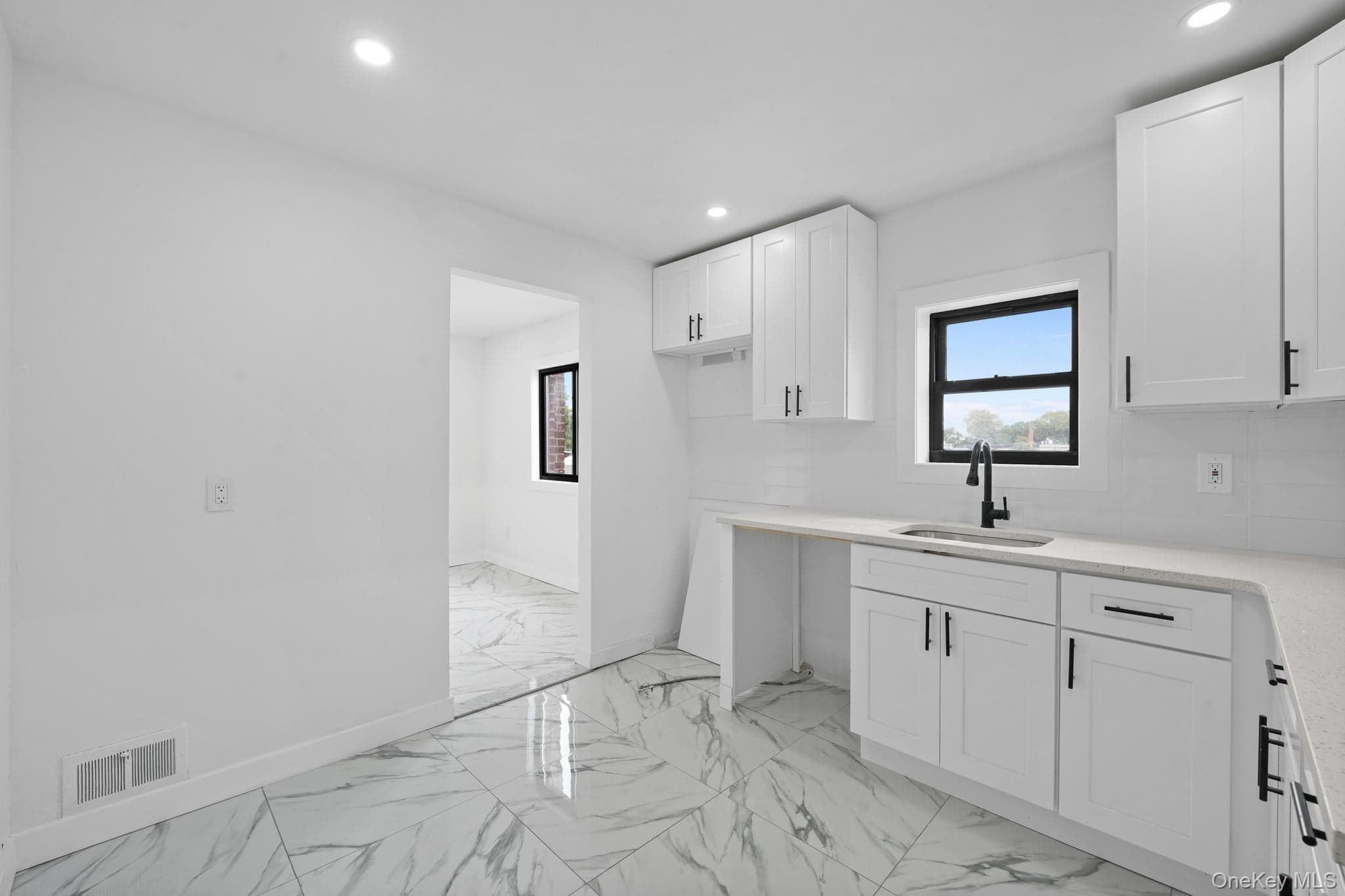 4648 Murdock Avenue thumbnail 6