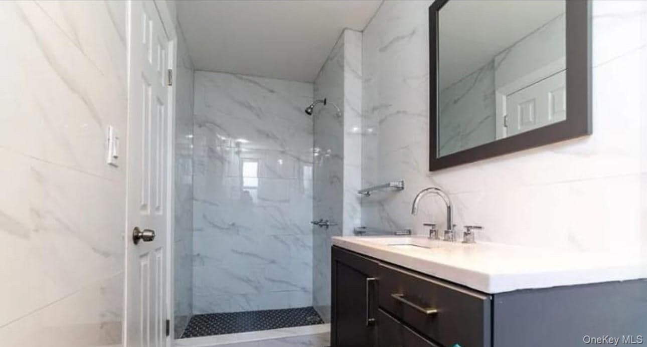 712 E 211th Street thumbnail 9