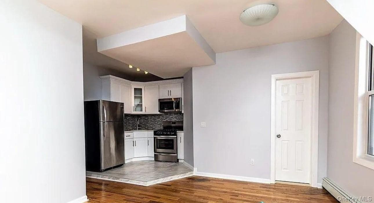 712 E 211th Street thumbnail 8