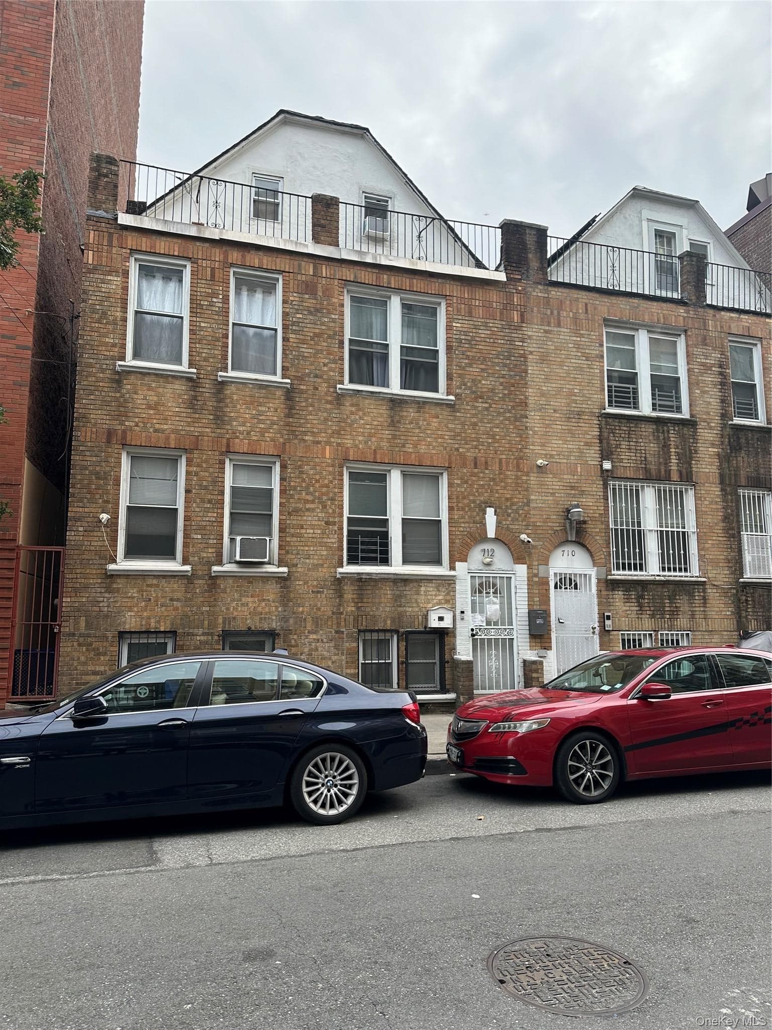 712 E 211th Street thumbnail 2