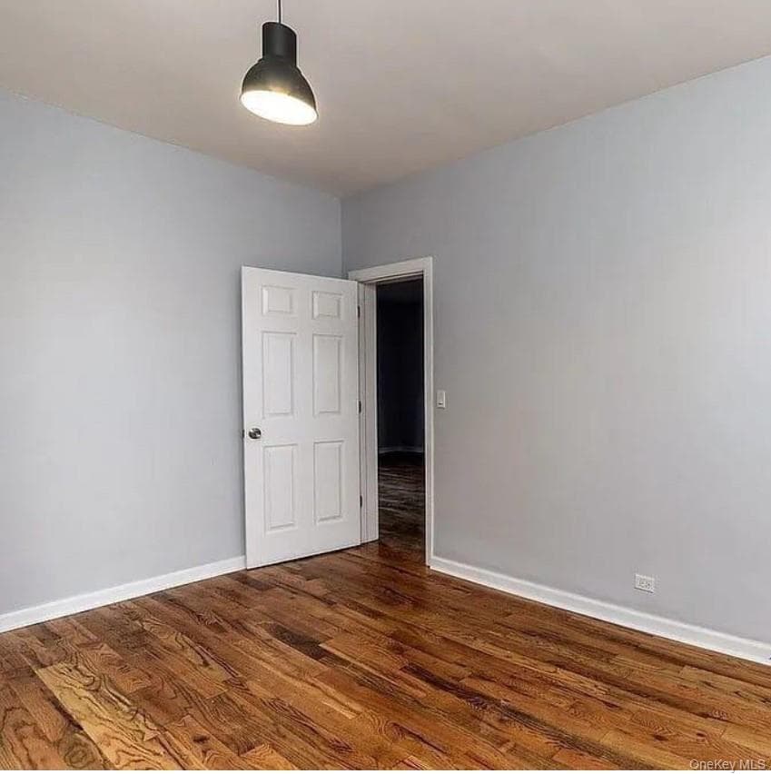 712 E 211th Street thumbnail 11