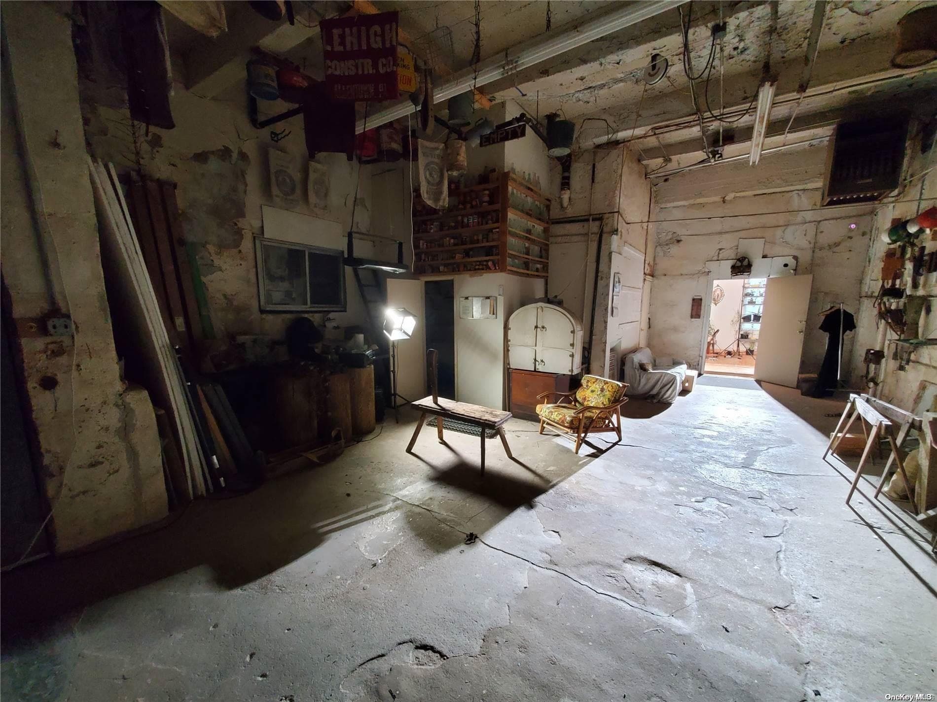 71 Montrose Avenue thumbnail 14