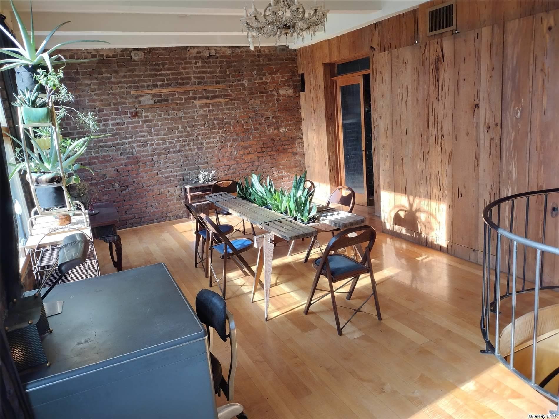 71 Montrose Avenue thumbnail 20