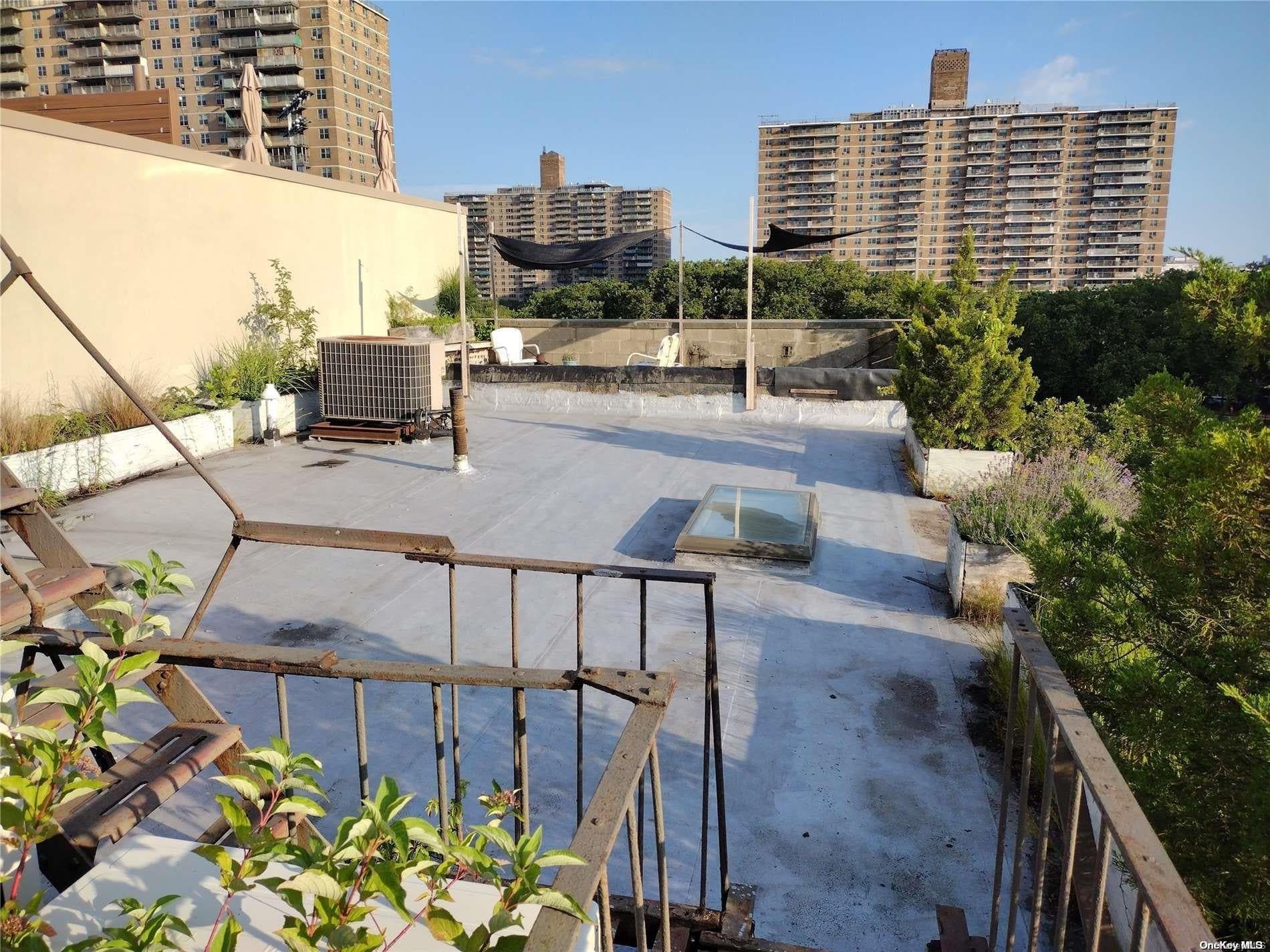 71 Montrose Avenue thumbnail 31