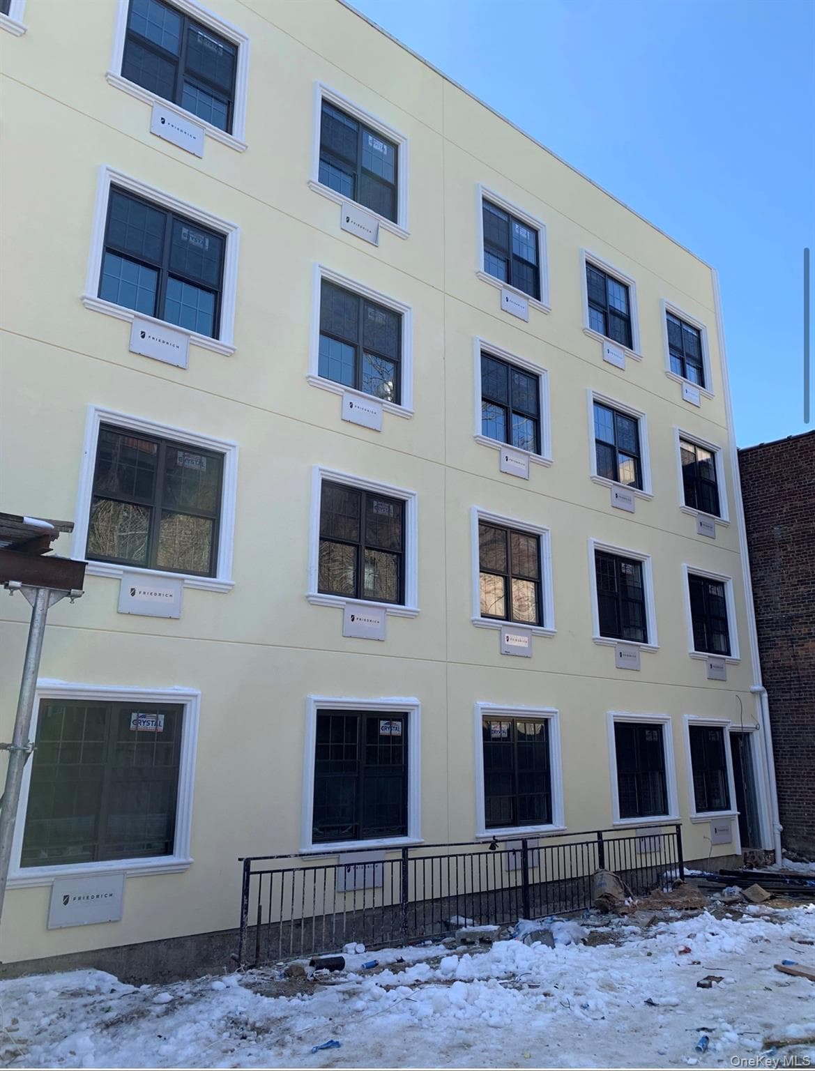 643 Sheffield Avenue thumbnail 3