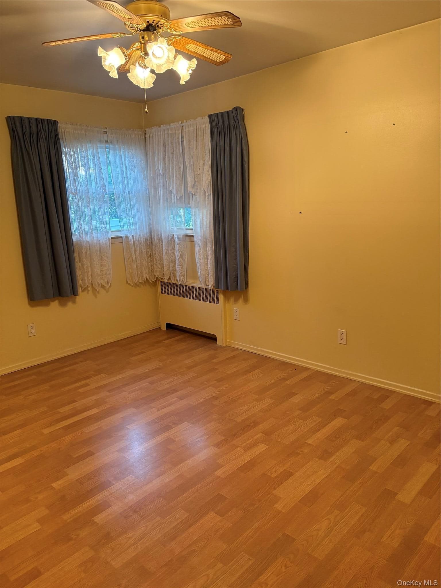 1304 Little Neck Avenue thumbnail 9