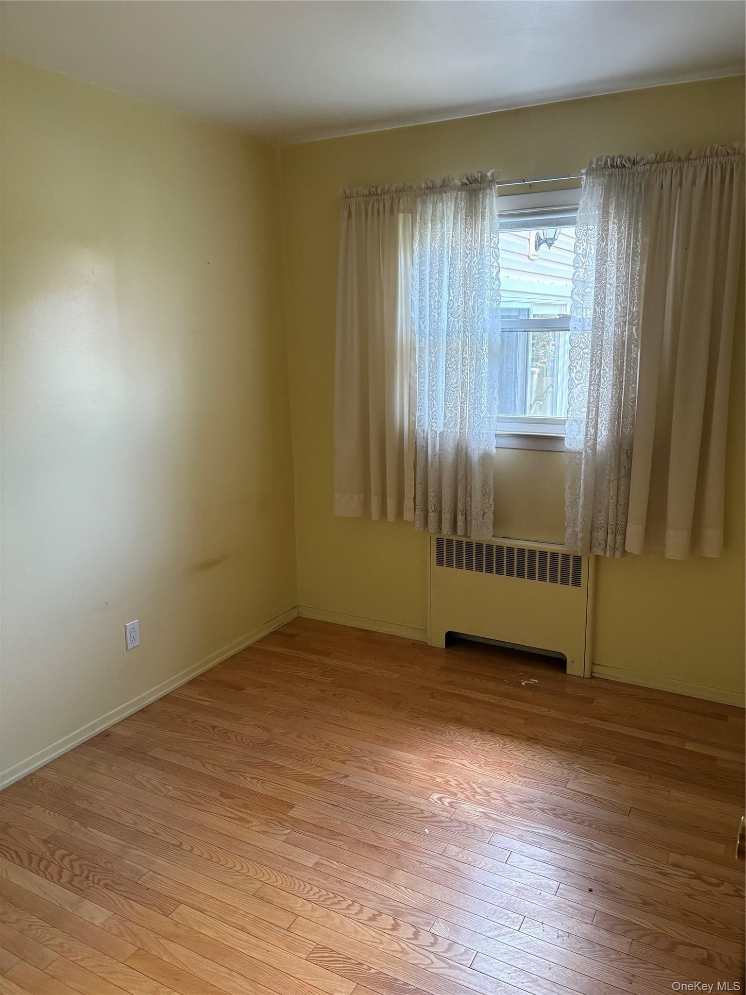 1304 Little Neck Avenue thumbnail 6