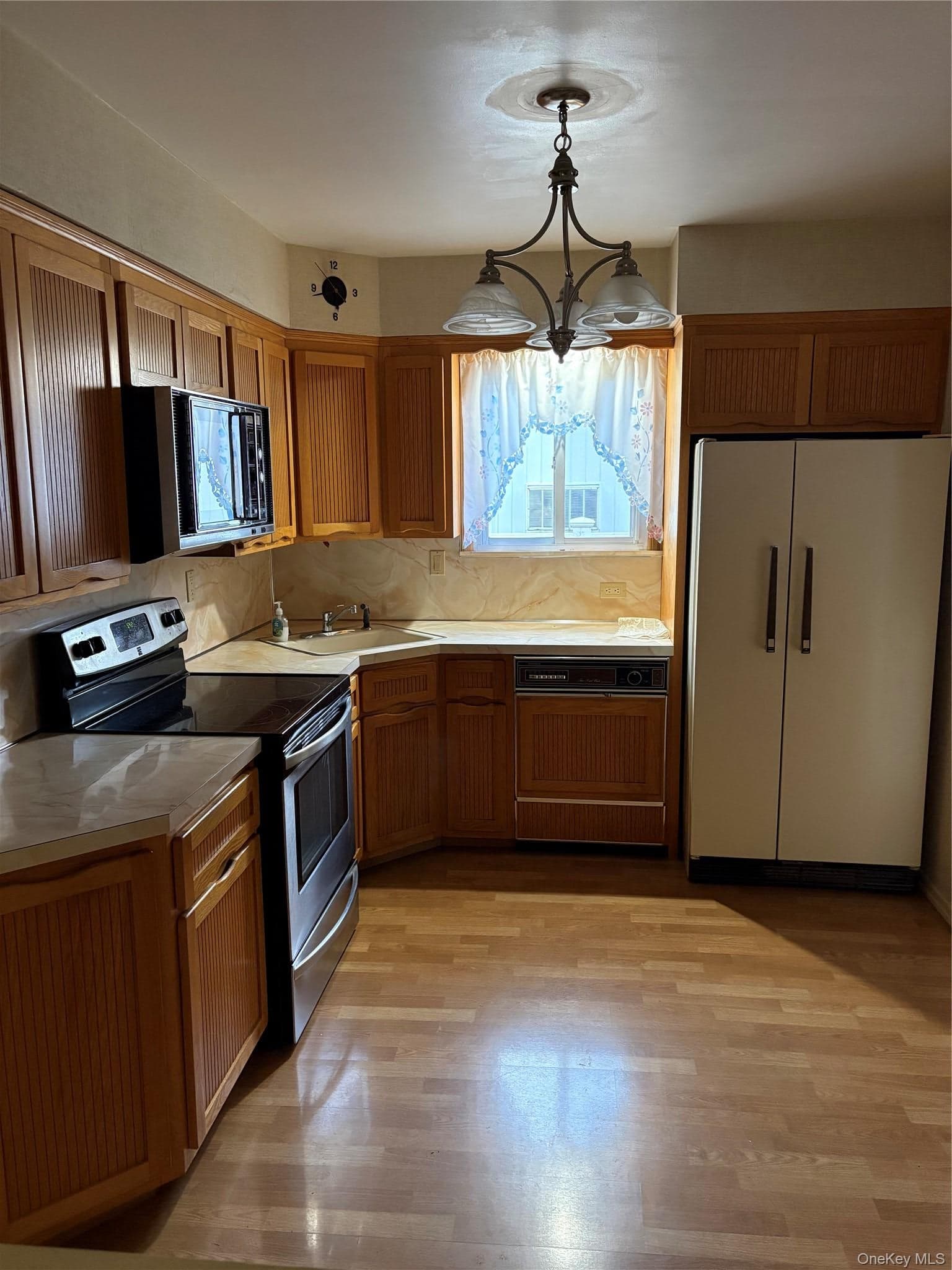 1304 Little Neck Avenue thumbnail 3