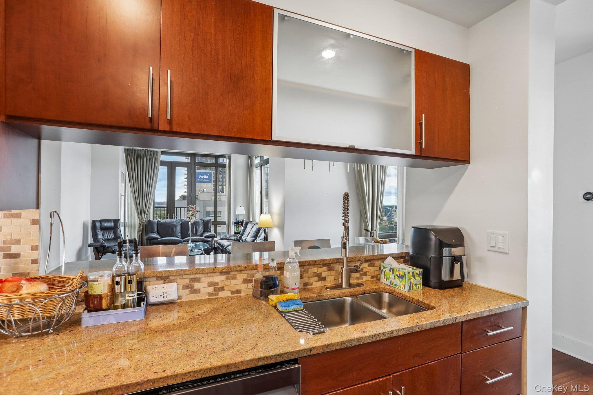 175 Huguenot Street Unit: 1606 thumbnail 6