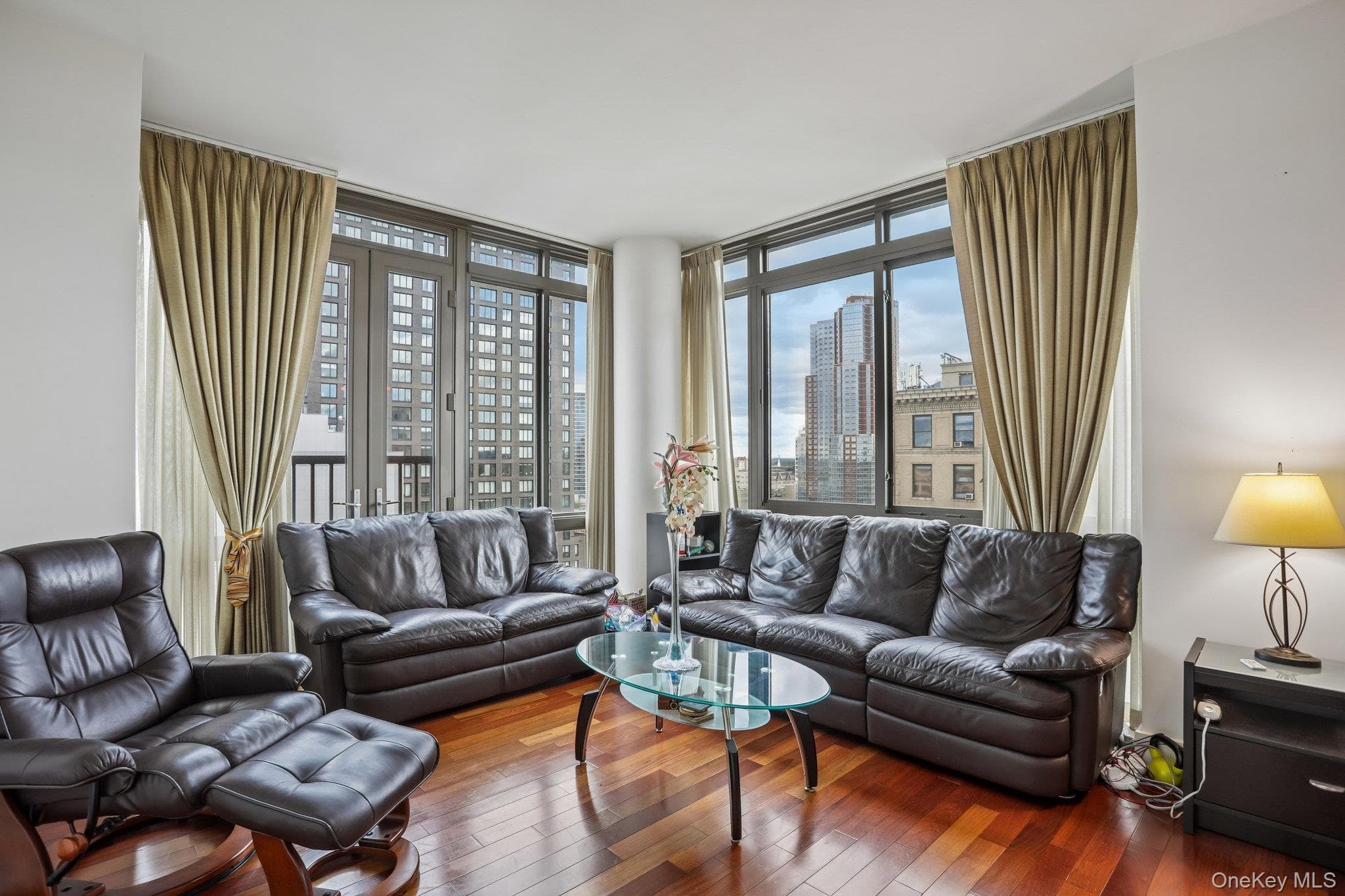 175 Huguenot Street Unit: 1606 thumbnail 2