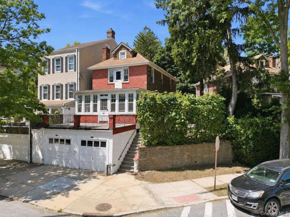 5633 Post Road photo 1